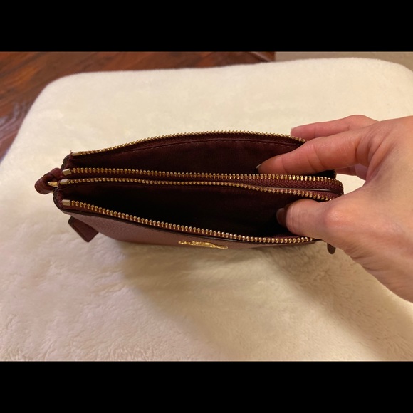 🎉Host Pick 🎉 Coach New York Wristlet - Picture 4 of 7